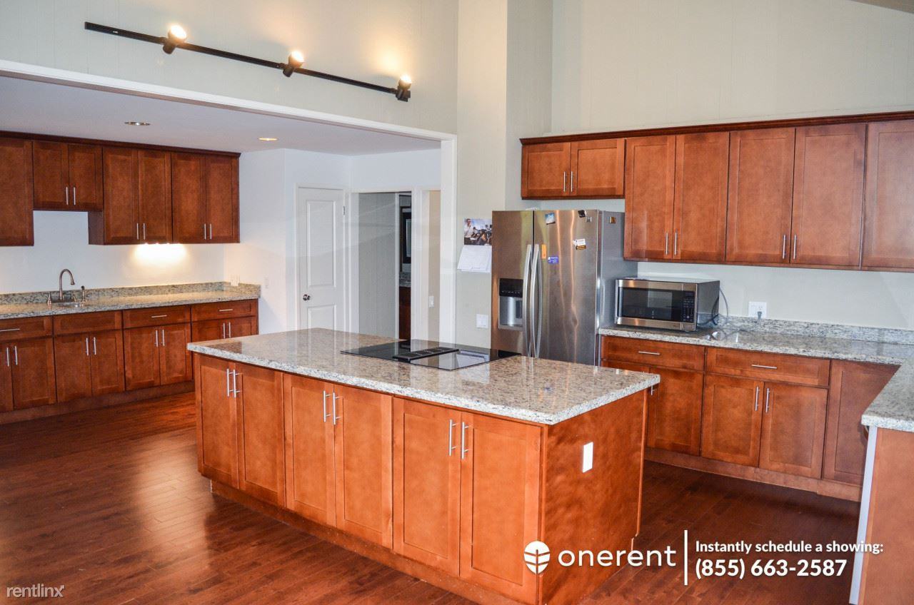 5010 NE 50th St - Photo 2 of 28