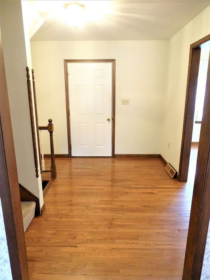 936 Clearview Ave - Photo 3 of 26