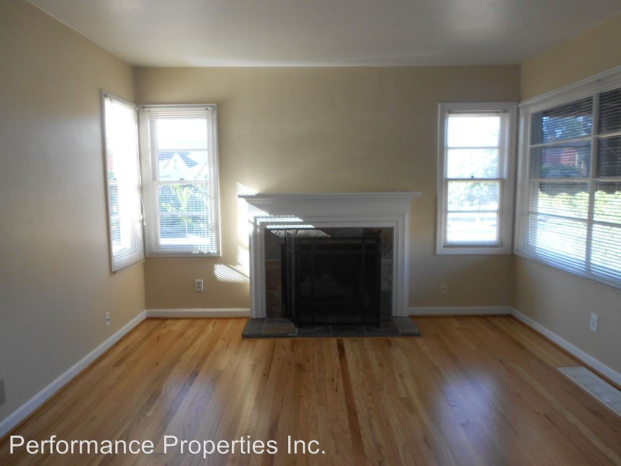 5947 NE 14th Ave - Photo 3 of 16