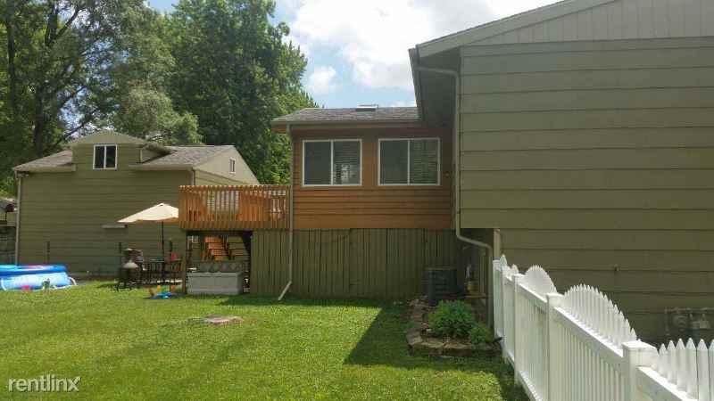 1304 10th Ave - Photo 2 of 11