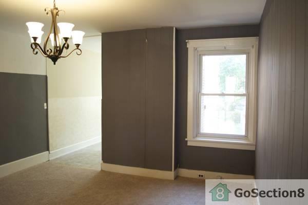 33 Amboy Ave - Photo 2 of 5