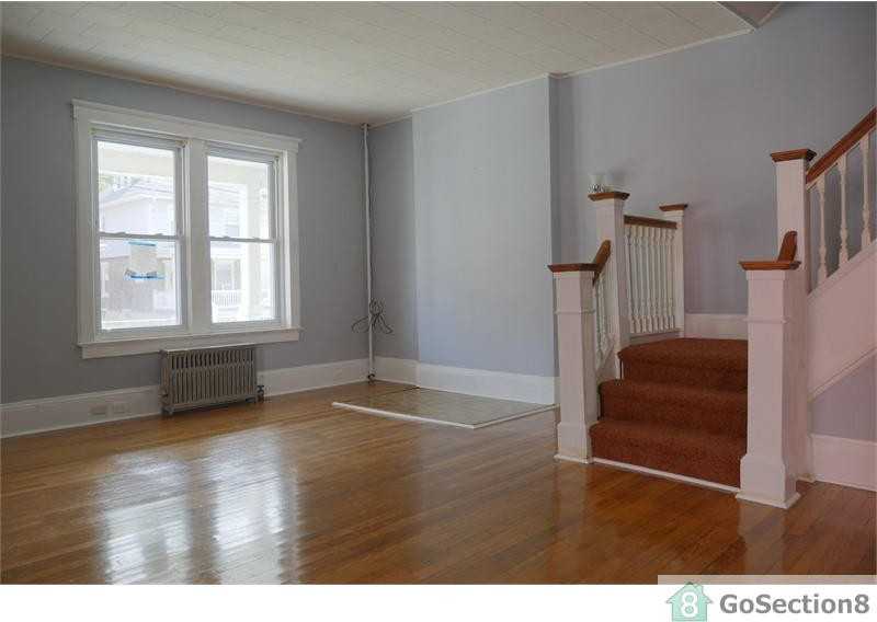 319 Berwyn Ave - Photo 3 of 16