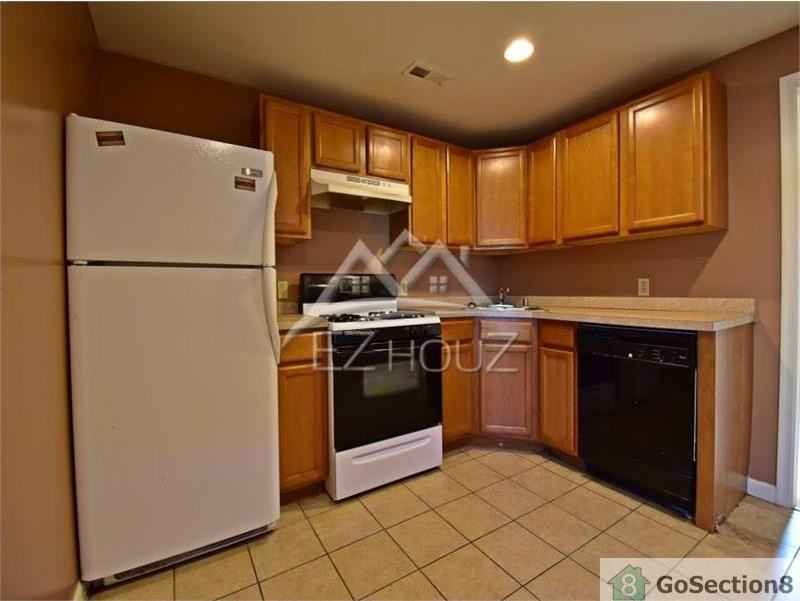 2505 Ridgely St - Photo 3 of 9