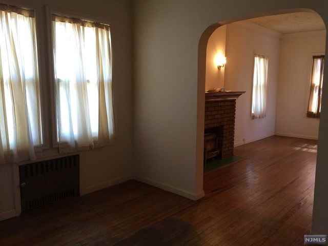 1216 Liberty Ave - Photo 3 of 5