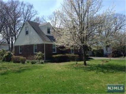 175 Webb Ave - Photo 2 of 7