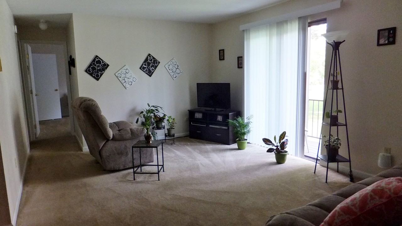 Three Pines Apartments - Photo 3 of 10