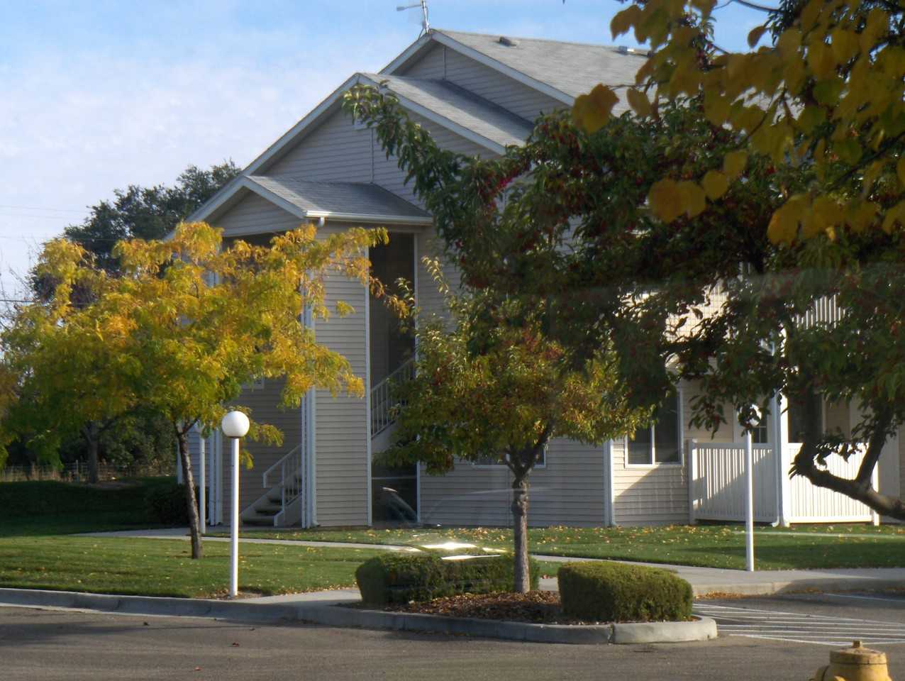 Parkwood Apartments - Photo 3 of 10