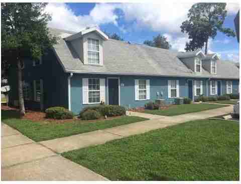 Carriage House Townhomes - Photo 3 of 39