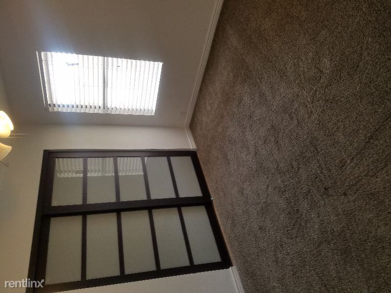 1103 S 10th Ave - Photo 3 of 4