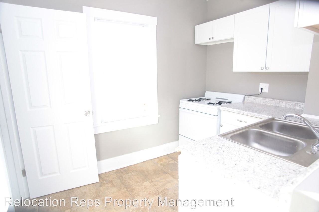 734 25th St - Photo 3 of 26