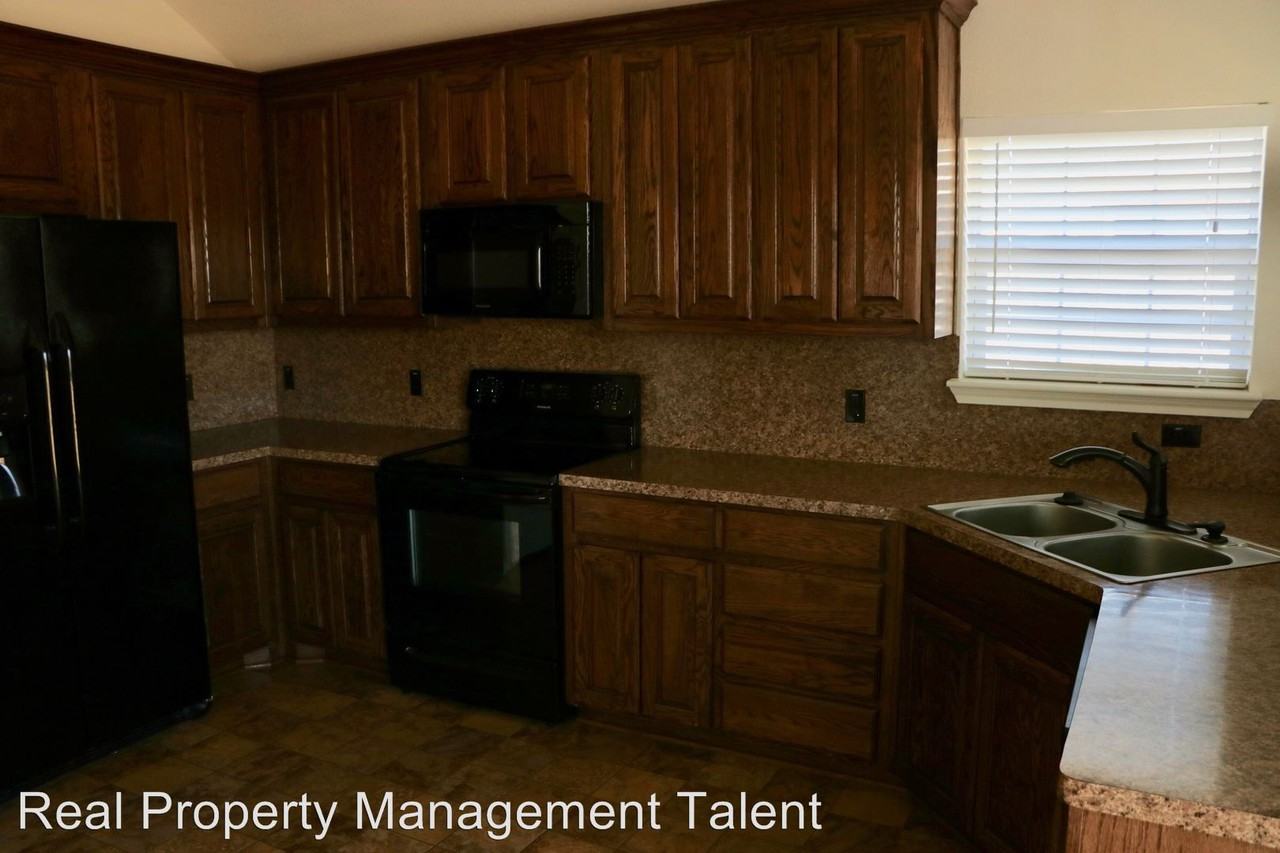 130 Devonshire - Photo 3 of 4