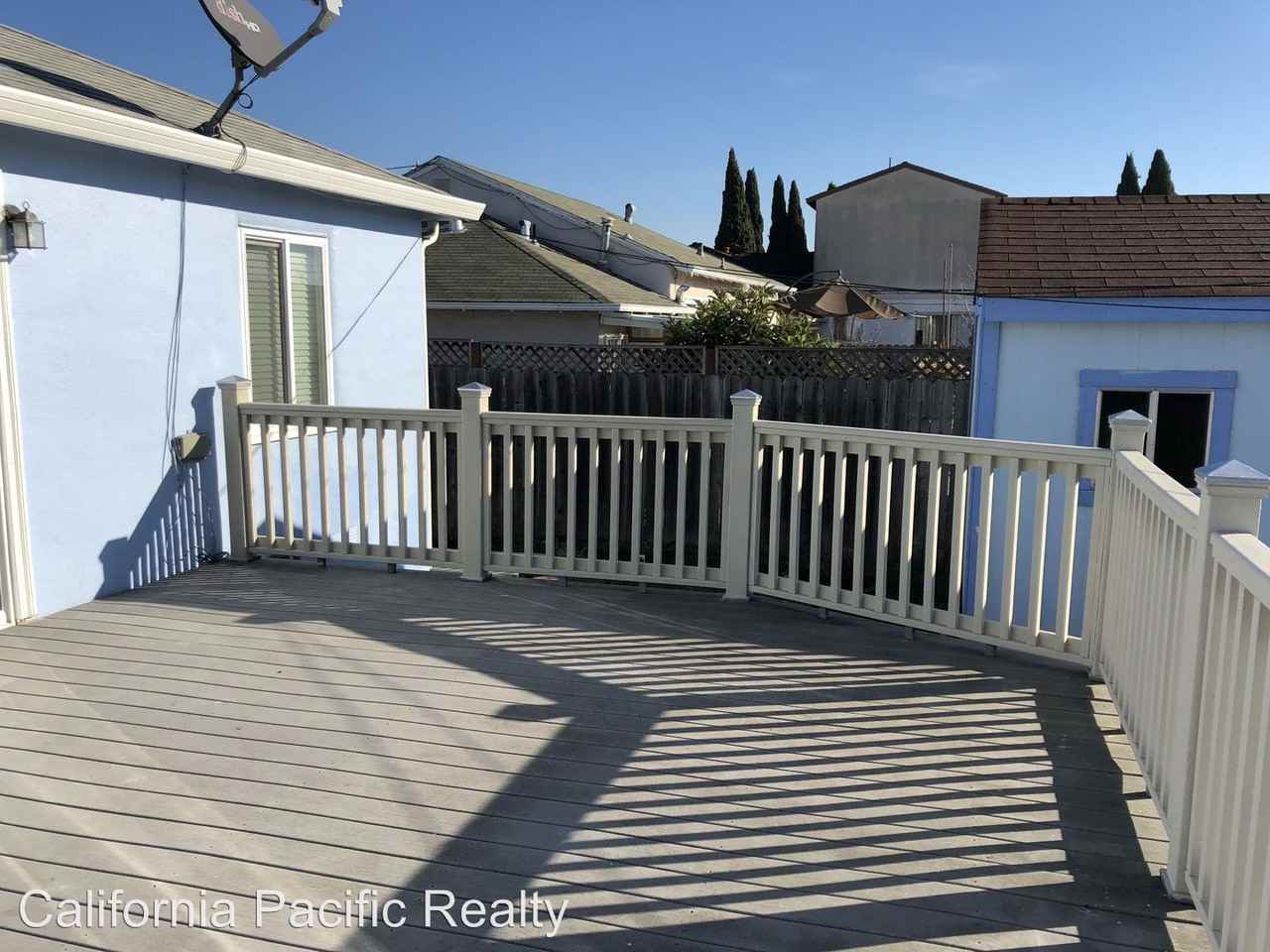 458 Olive St - Photo 3 of 10