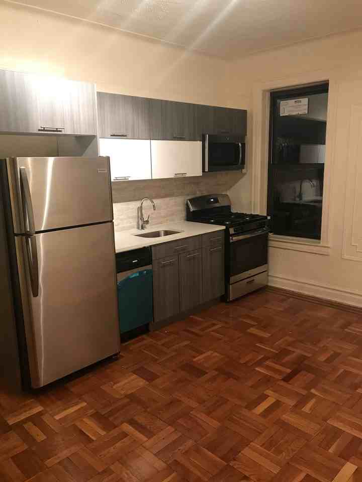 E 54th St & Lenox Road #b8