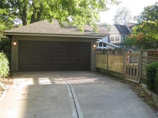 423 W 66th Terrace - Photo 2 of 18