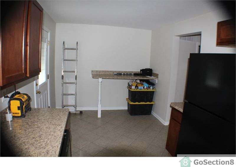 1044 Radnor Ave - Photo 3 of 10