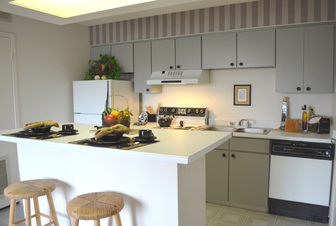 The Lakes Apartments - Photo 3 of 17