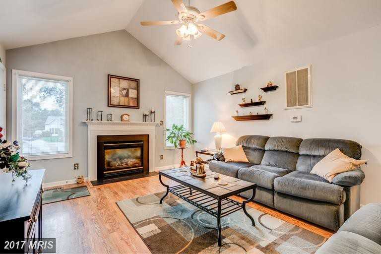 5702 South Ct - Photo 2 of 12