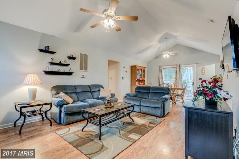 5702 South Ct - Photo 3 of 12