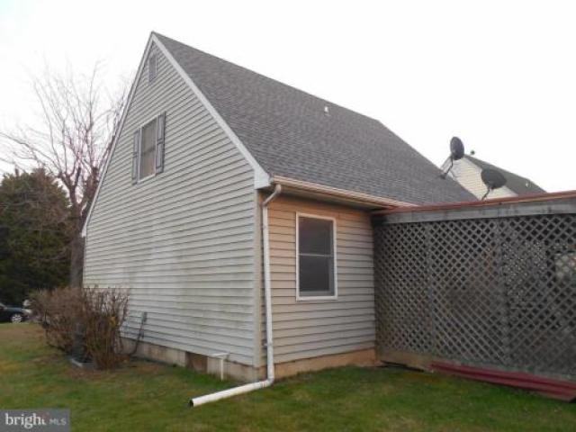 549 Maryland Ave - Photo 2 of 6