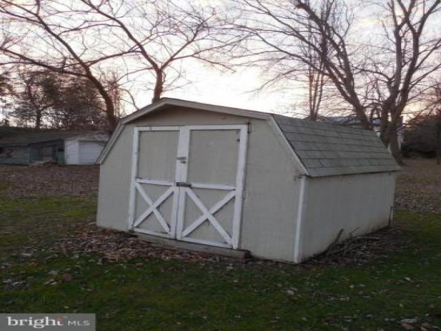 549 Maryland Ave - Photo 3 of 6