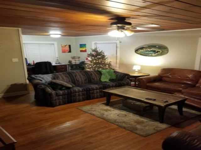 3841 Shelly Dr - Photo 3 of 6