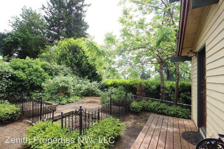 1115 E 27th St - Photo 3 of 29