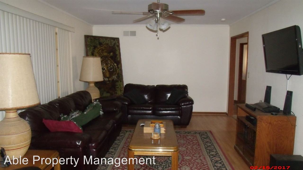 325 Evans Rd - Photo 3 of 8