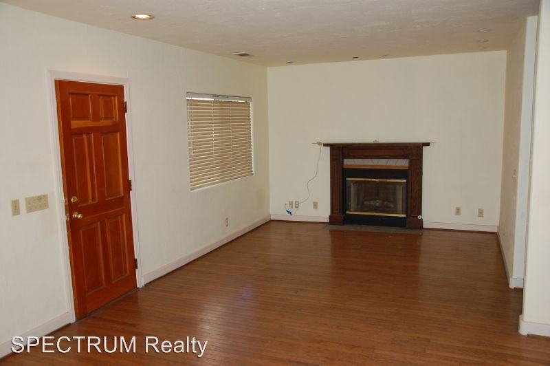 811 Alberta Ave - Photo 2 of 12