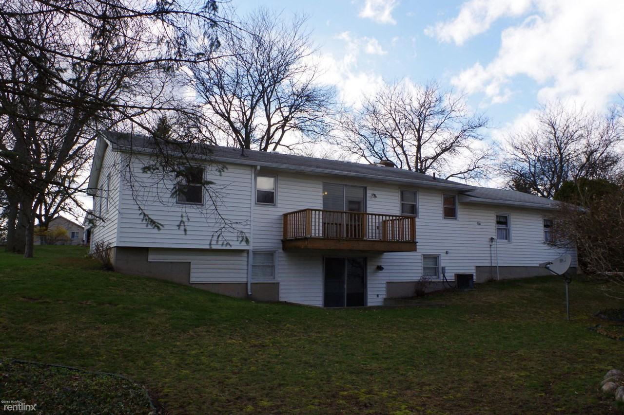 1830 Plymouth Terrace SE - Photo 2 of 11