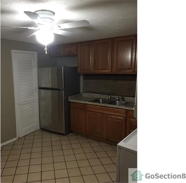 1121 Haverhill Rd - Photo 2 of 10