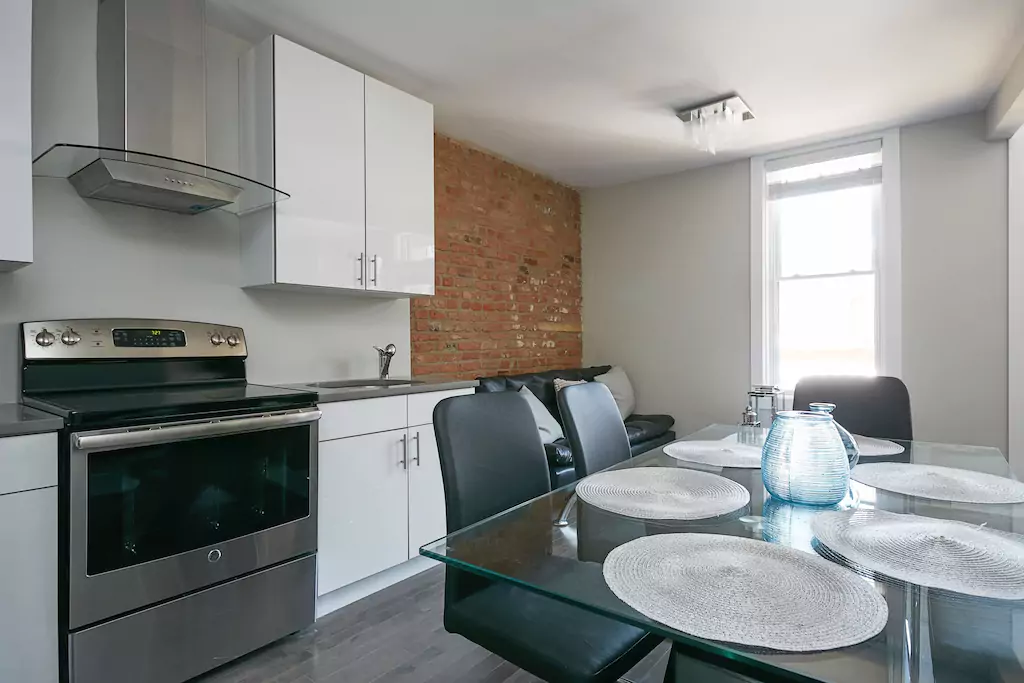 160 Avenue Van Horne - Photo 3 of 17