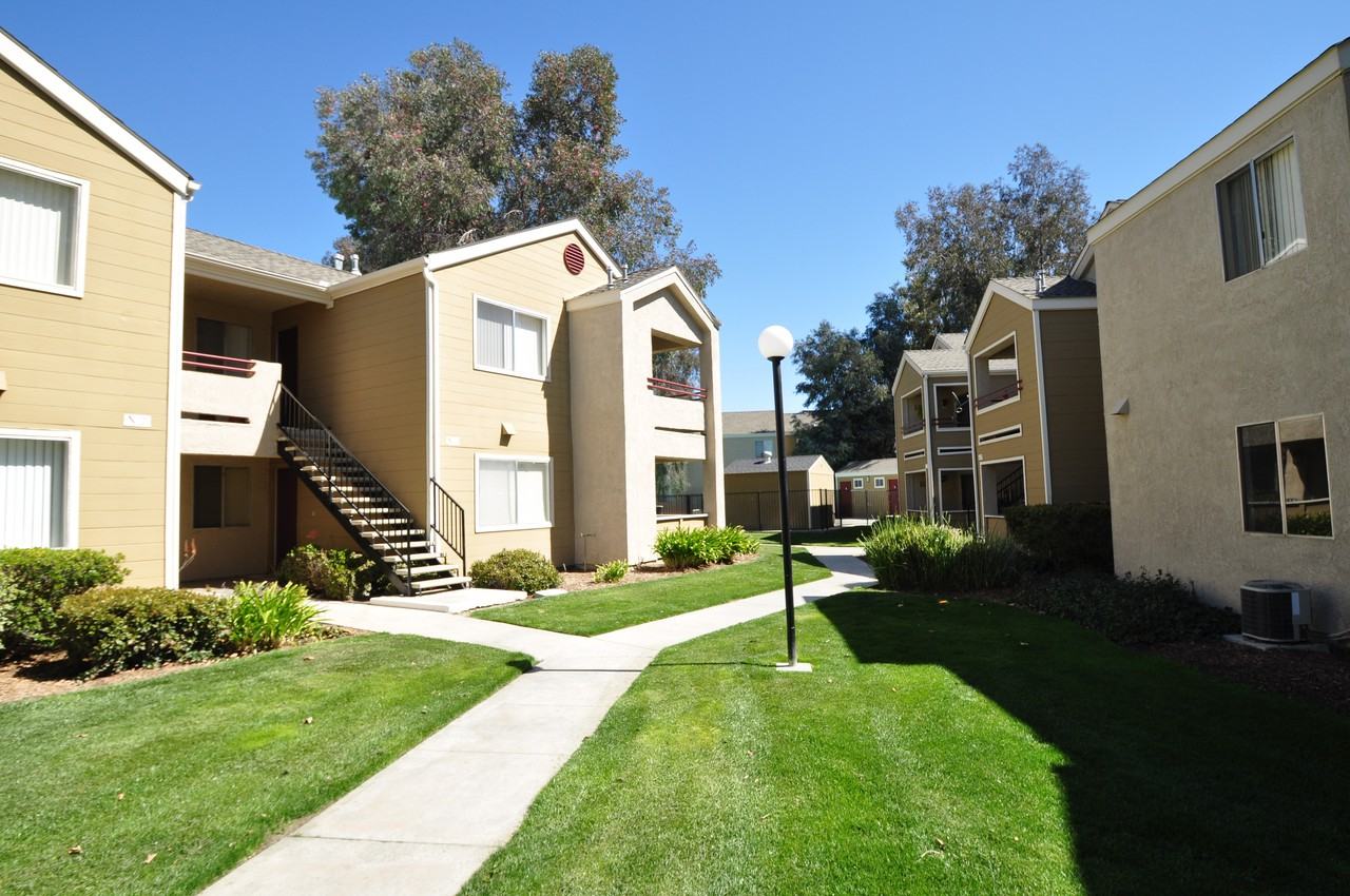 Shadow Canyon Apartments for Rent - 3030 W Acacia Ave, Hemet, CA 92545