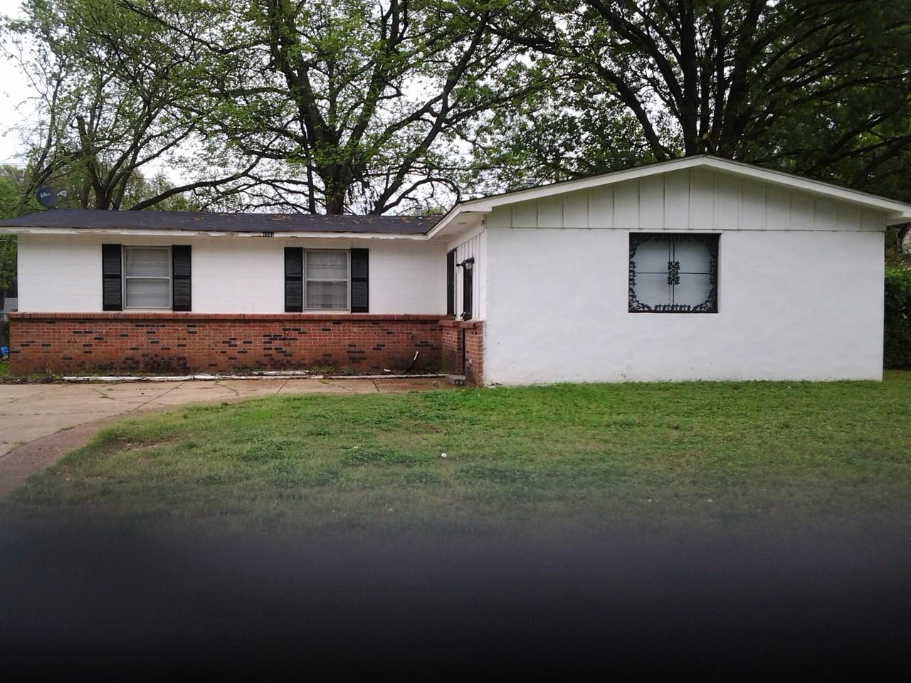 4592 Applegate Rd - Photo 2 of 7