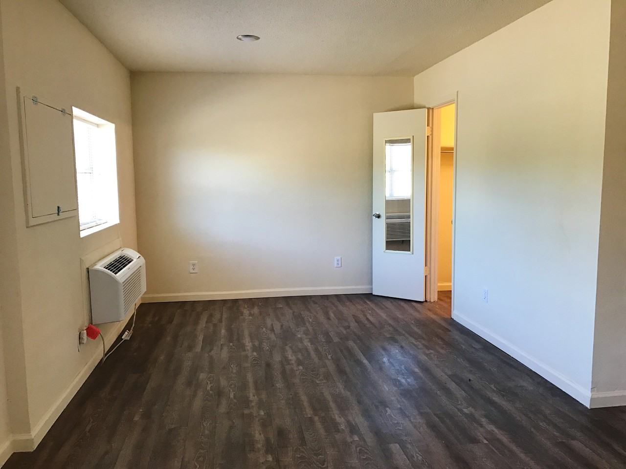 Oakshire Downs Apartments and Townhomes - Photo 3 of 18