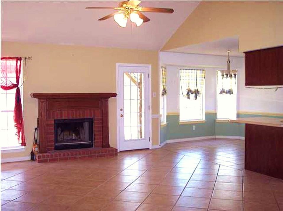 9415 Yorktowne Way - Photo 2 of 6