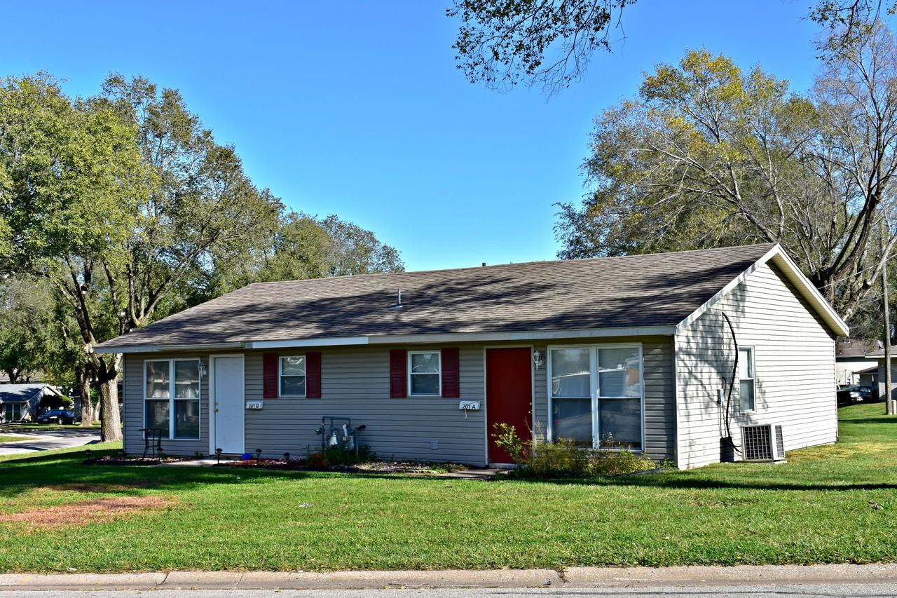 Shady Lane Duplexes - Photo 2 of 22