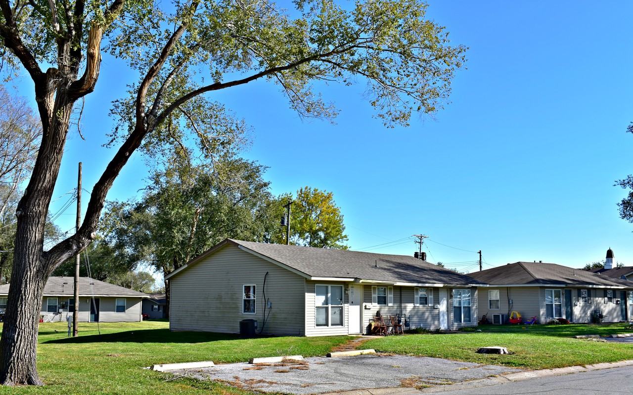 Shady Lane Duplexes - Photo 3 of 22