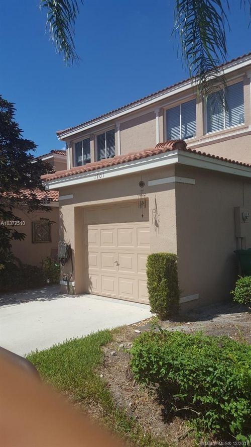 1701 SW 109th Terrace - Photo 2 of 8