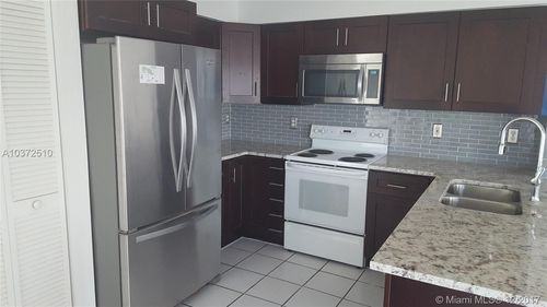 1701 SW 109th Terrace - Photo 3 of 8