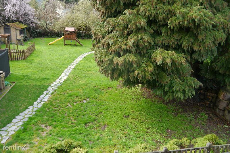 18923 SE River Rd - Photo 2 of 12