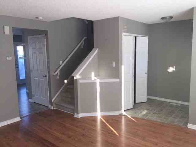 32 Heatherglen Close - Photo 2 of 32