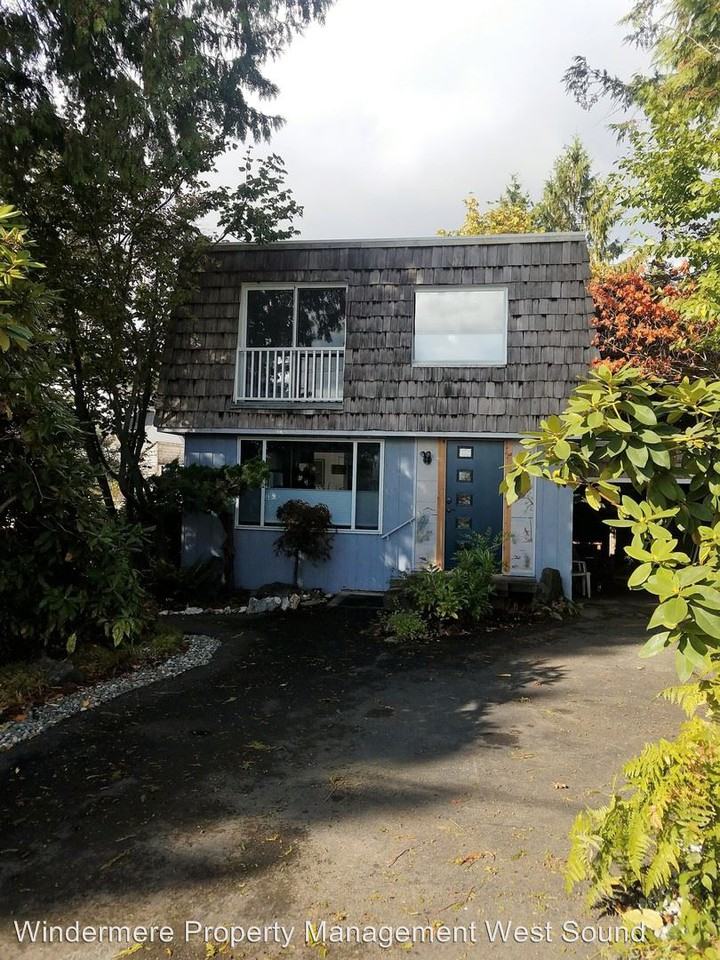 18479 Harris Ave NE - Photo 2 of 44
