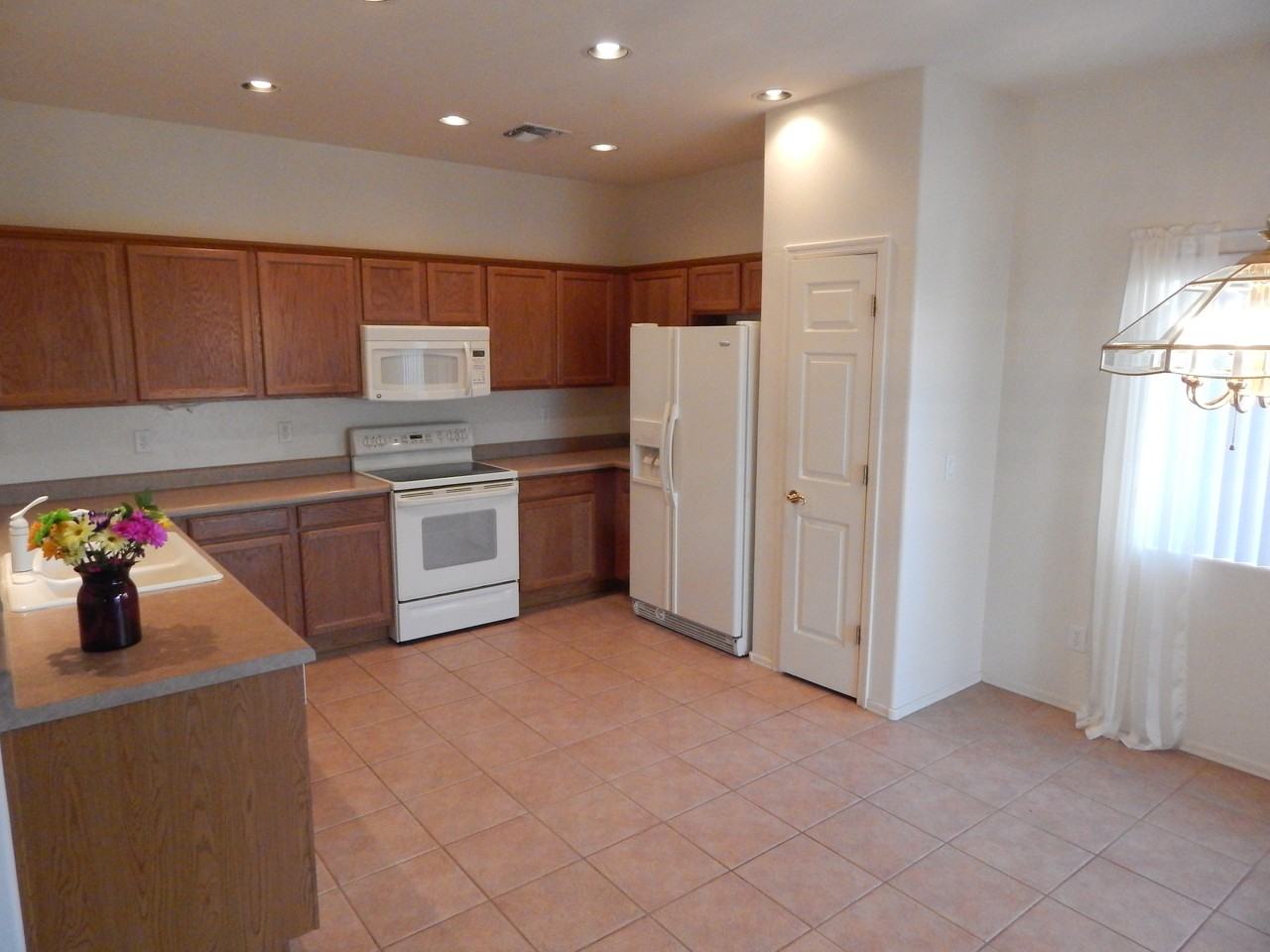 5569 W Crimson Bluff Dr - Photo 2 of 27