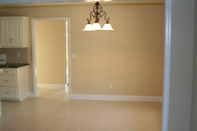 116 Lantern Ln - Photo 2 of 13