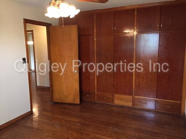 633 SW 51st St - Photo 2 of 9