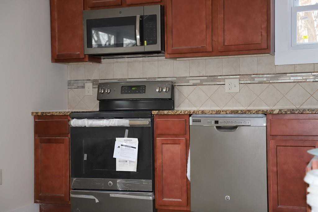 135 South St - Photo 2 of 11