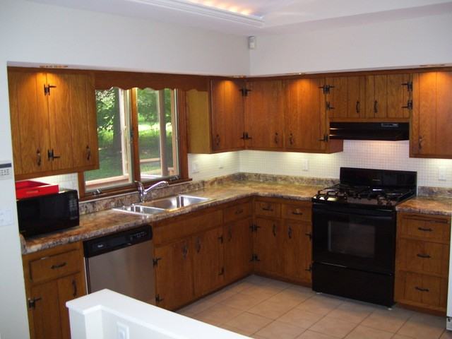 37W242 Dean St - Photo 3 of 15