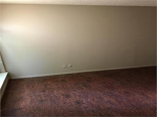 109 N Glenn Ave - Photo 2 of 4