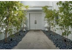 NE 13th PL and Venetian Way - Photo 2 of 10