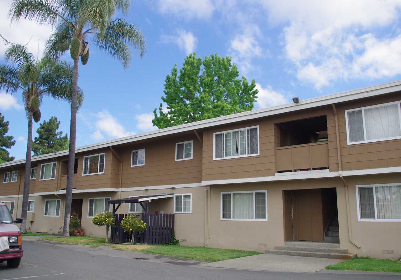 Coronado/Parkway Apartments - Photo 2 of 11